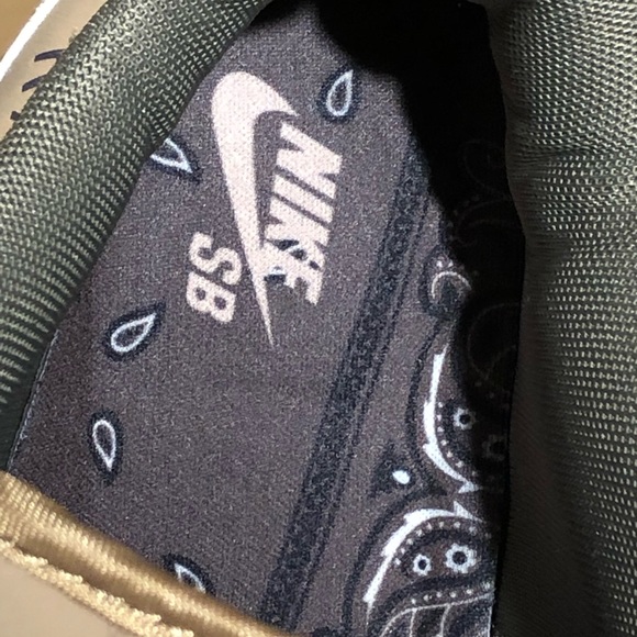 Men’s Basketball Sneakers (12”) - Picture 3 of 8